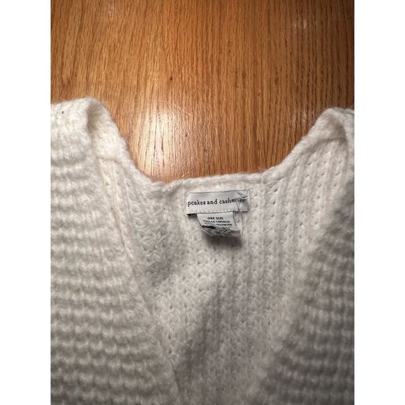 Cupcakes and Cashmere Poncho One Size - Picture 4 of 8